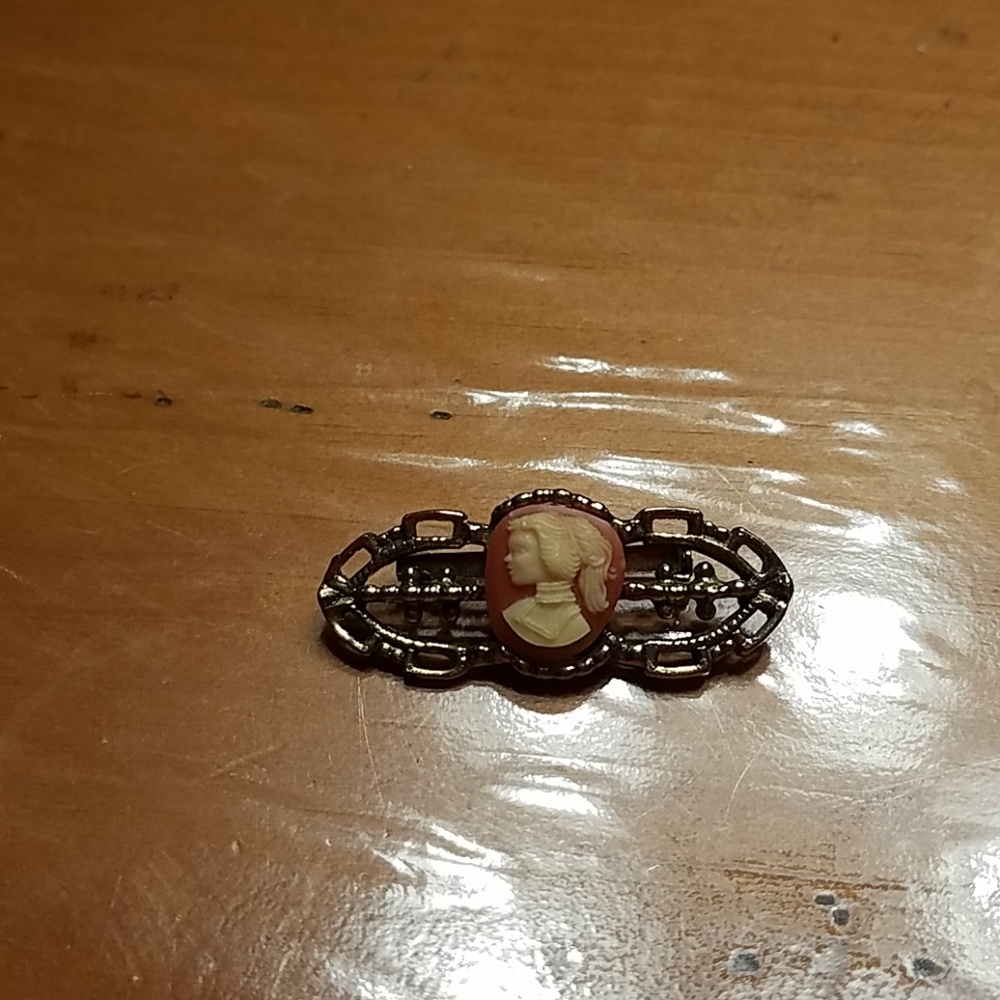 Brooch with cameo